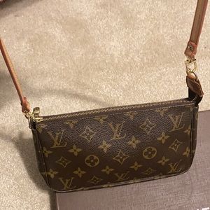 Authentic Louis Vuitton monogram Pochette